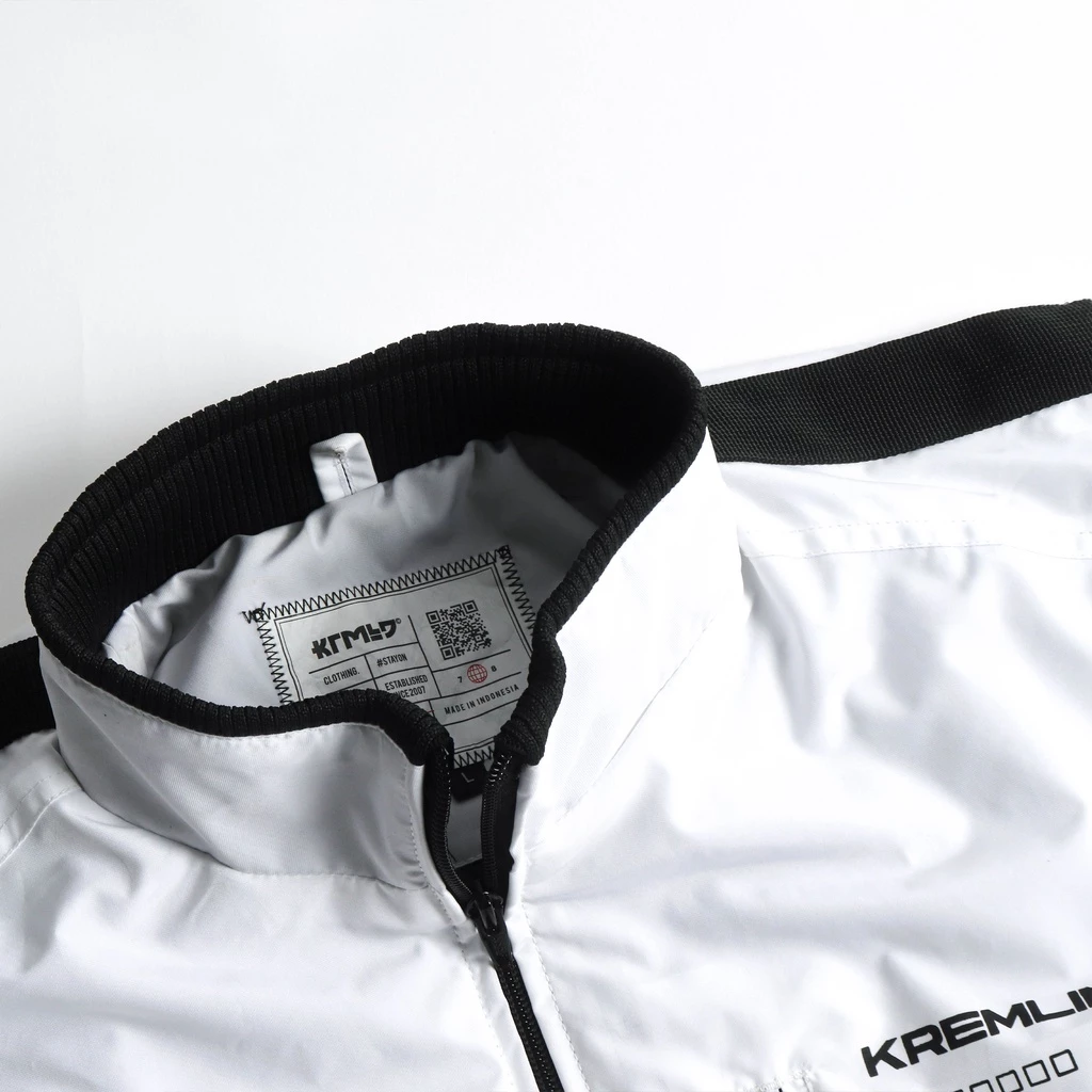 KREMLIN Bomber Jacket Space Putih - NOVA